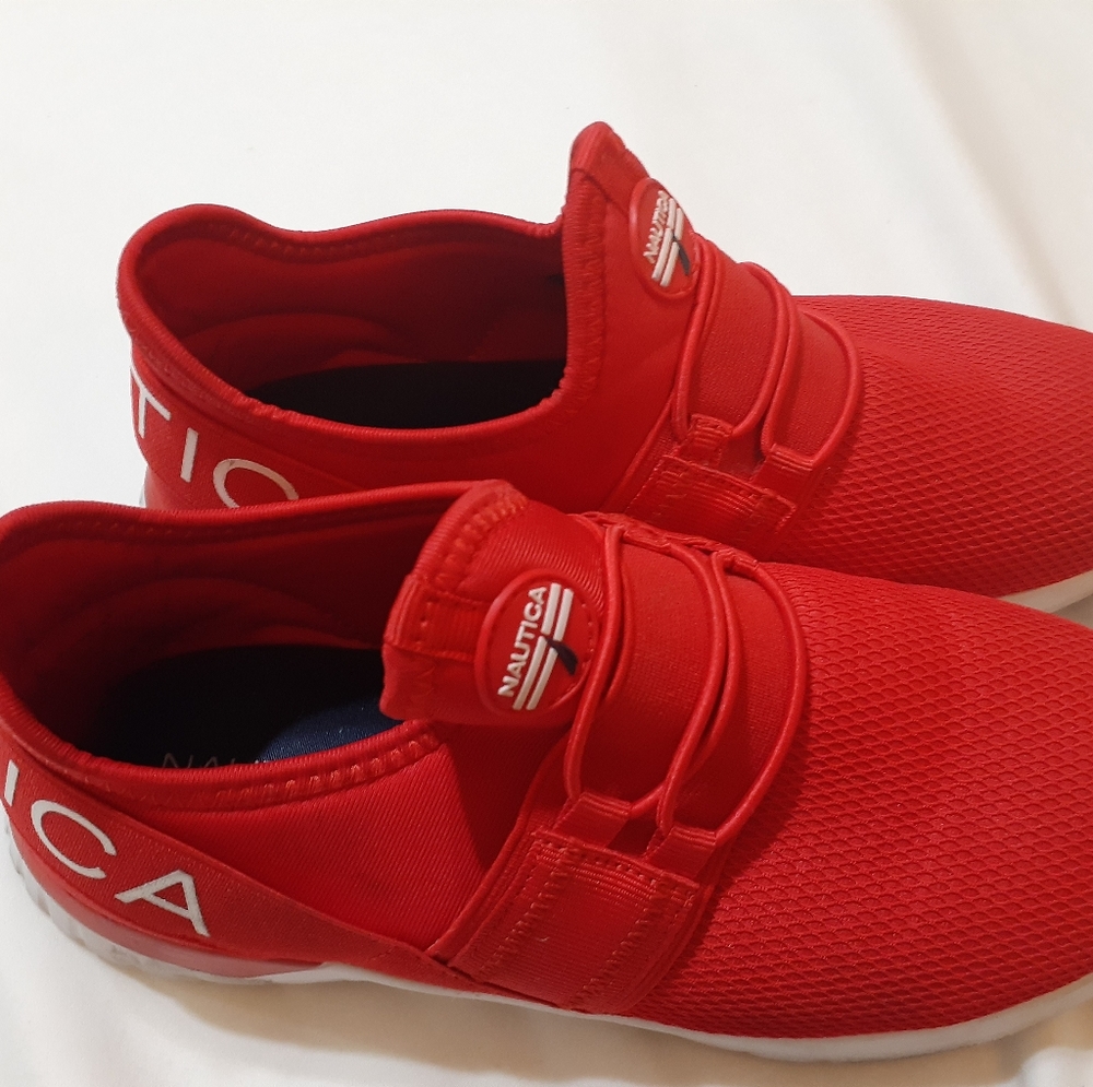 Nautica tennis shoes men's size 5